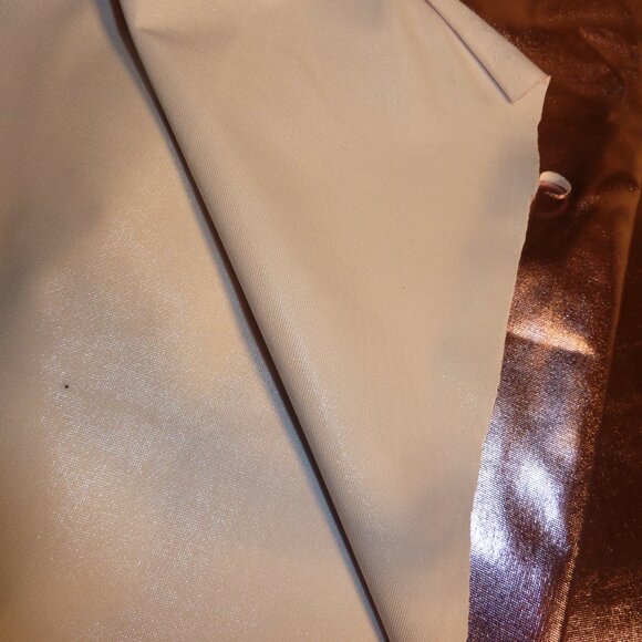 Highly shiny fabric in Pompadour pink with a matte baby pink reverse side - Picture 2 of 3